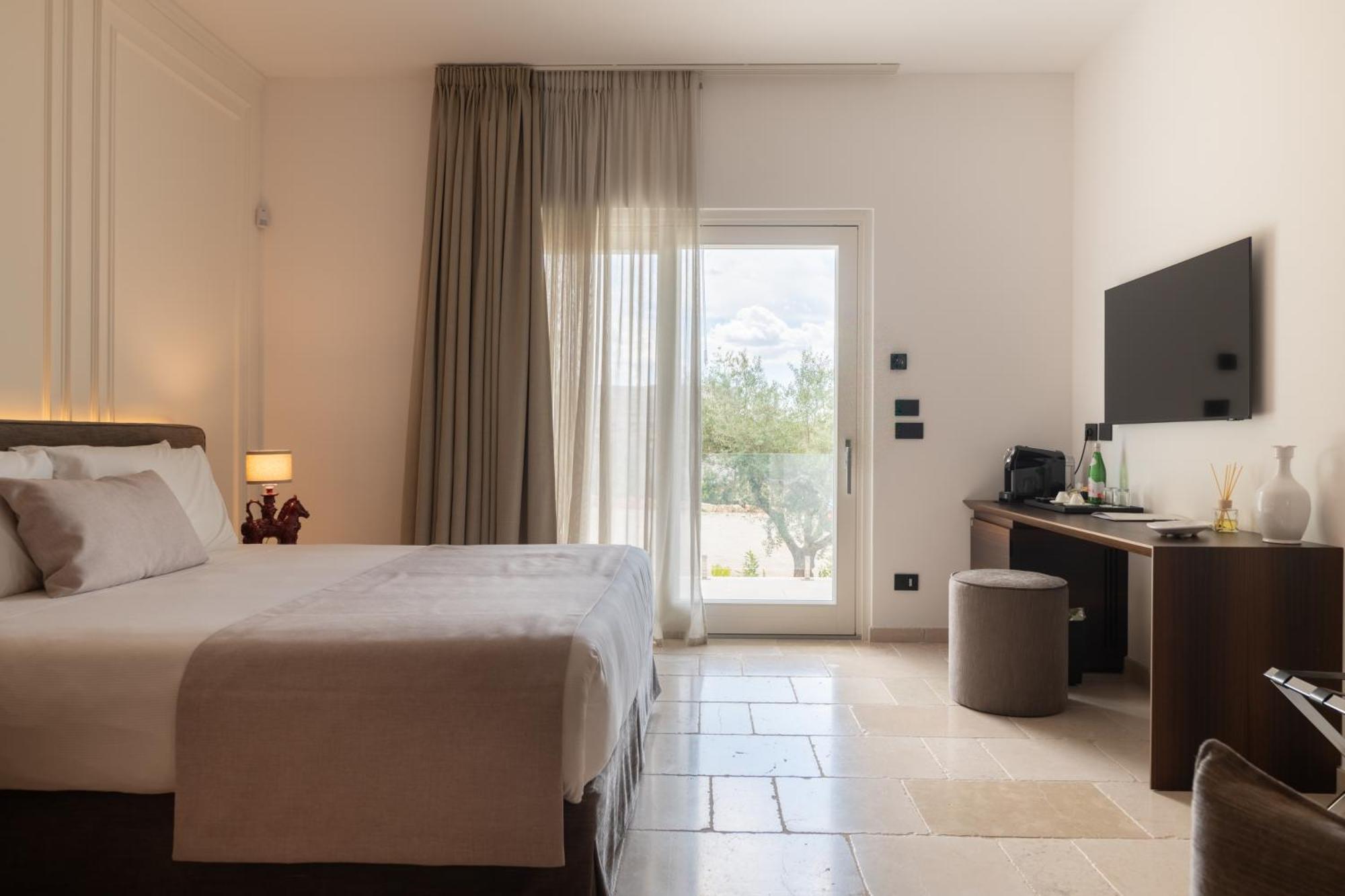 Essenza Relais Contemporaneo Bed and Breakfast Cisternino Exteriör bild